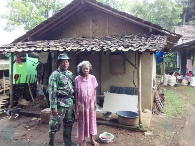 rumah Mbah Sunarti sebelum di rehab